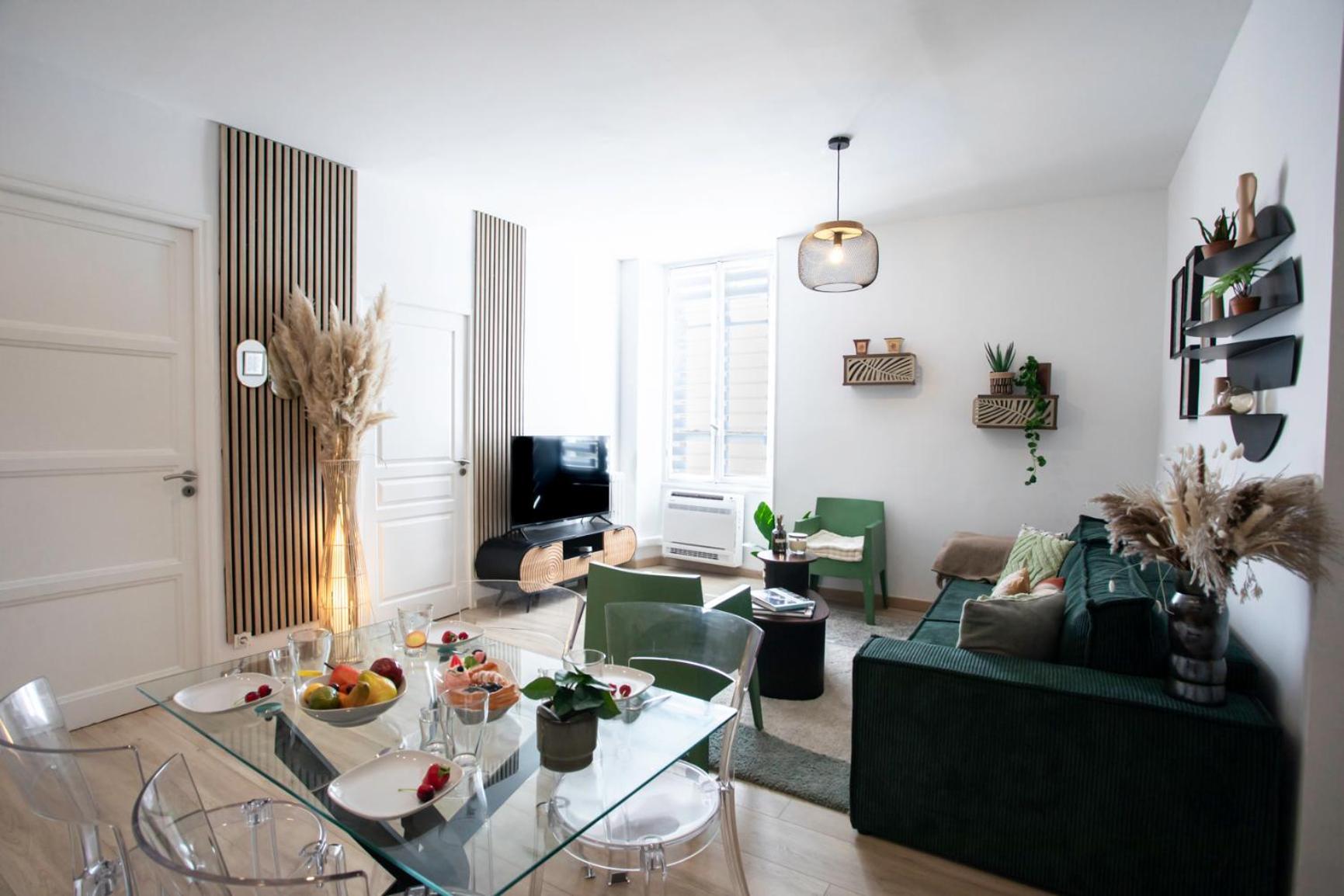 L52 2bdr Massena Central, 2 Min From The Ac Apartment